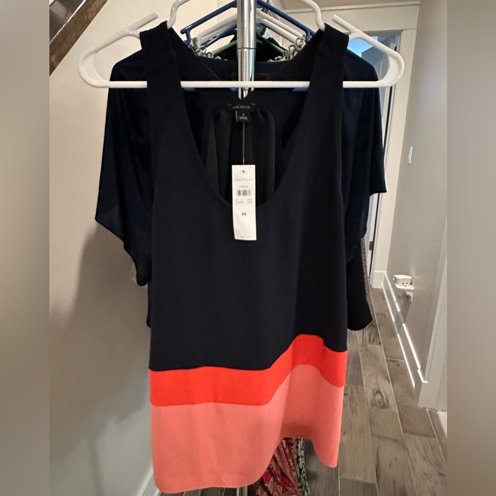 NWT Ann Taylor V-Neck Racerback Tank in Navy & Coral - Sz M
